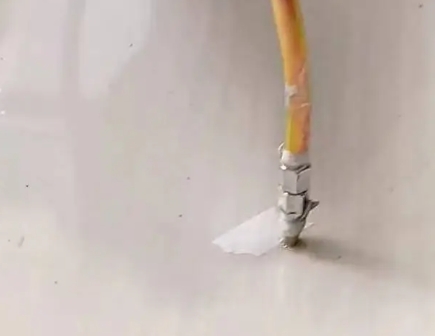 承德市瓷砖空鼓维修公司专业解答在瓷砖铺贴过程中，如果使用的砂料过粗（如全部使用了粗砂），可能会导致以下问题